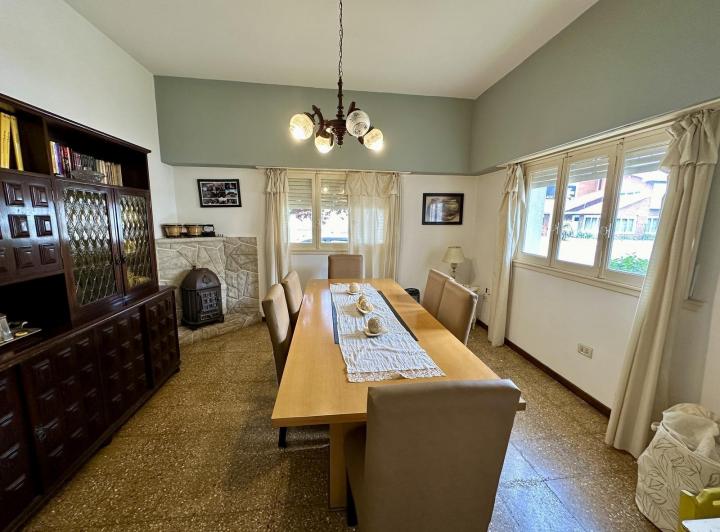 Casa · 180m² · 4 Ambientes · 1 Cochera