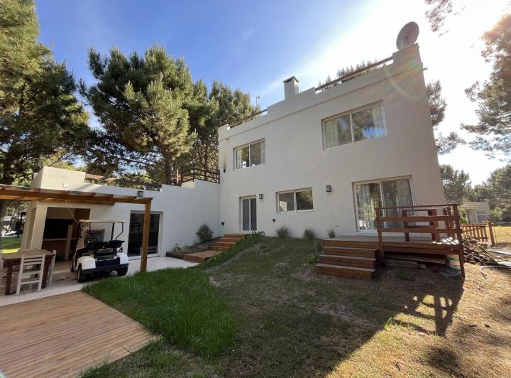 Casa · 200m² · 6 Ambientes · 1 Cochera