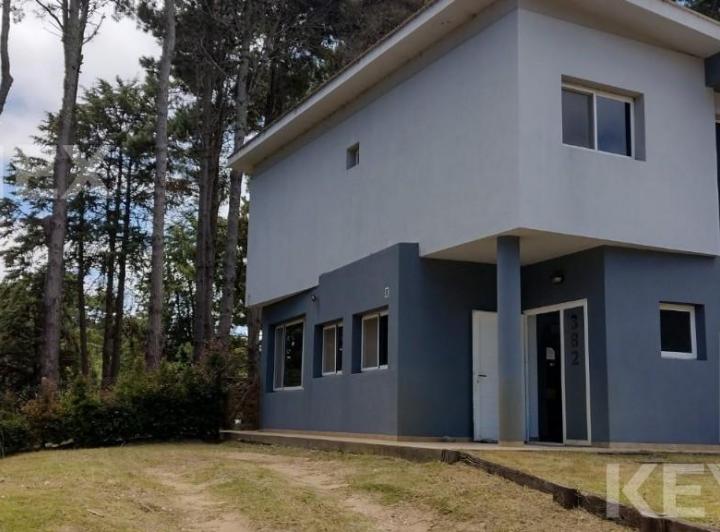 Casa · 185m² · 6 Ambientes · 2 Cocheras