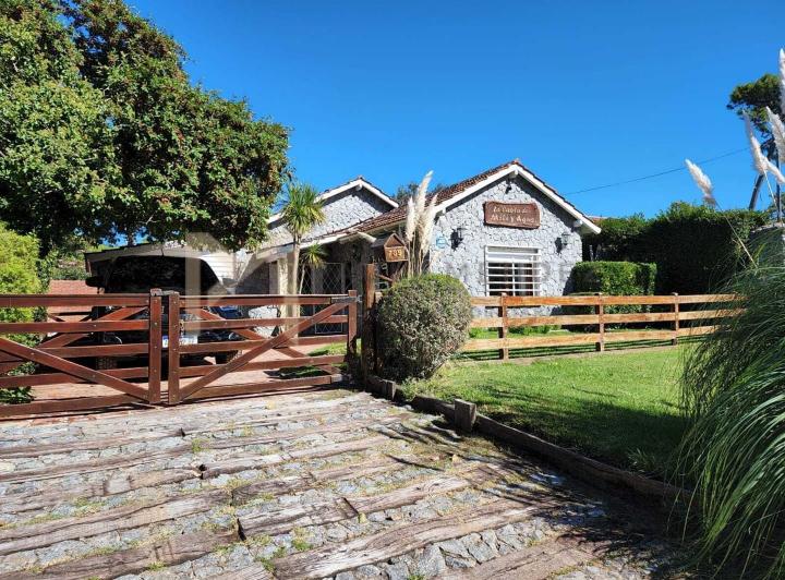 Casa · 150m² · 6 Ambientes · 2 Cocheras