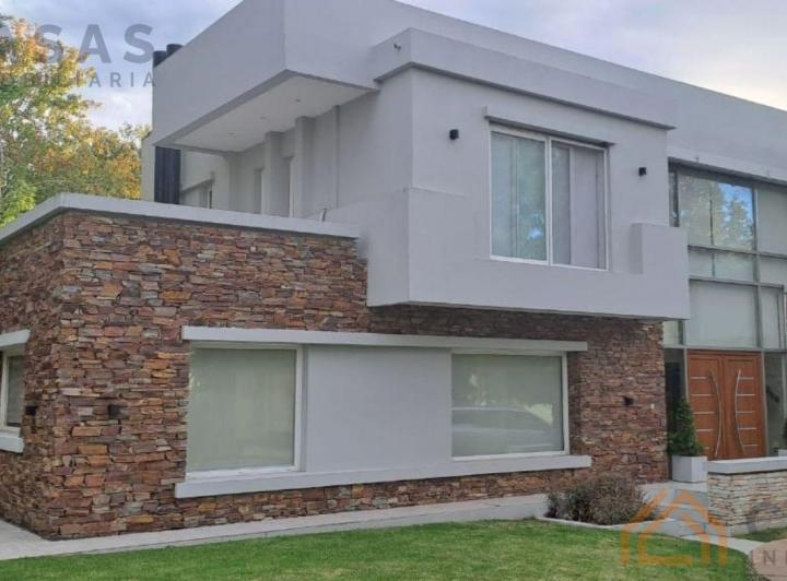 Casa · 340m² · 4 Ambientes