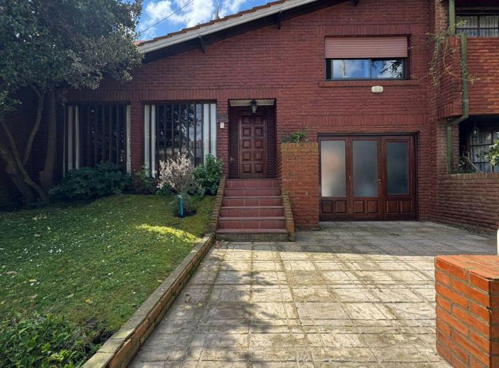 Casa · 125m² · 4 Ambientes · 1 Cochera