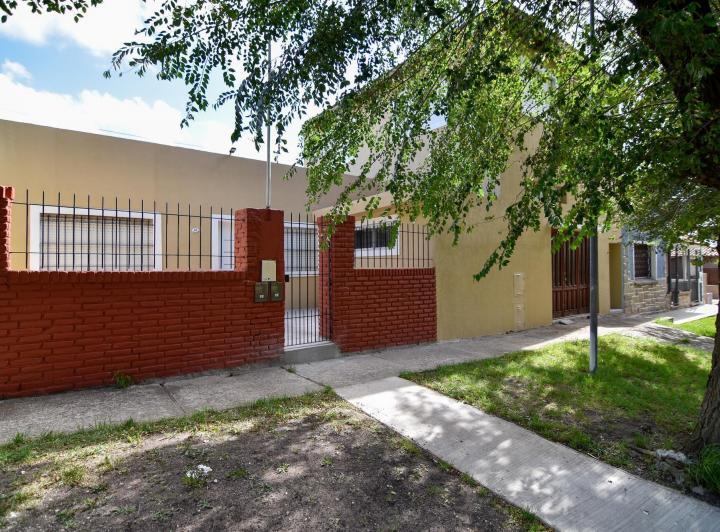 Casa · 4 Dormitorios · 4 Cocheras