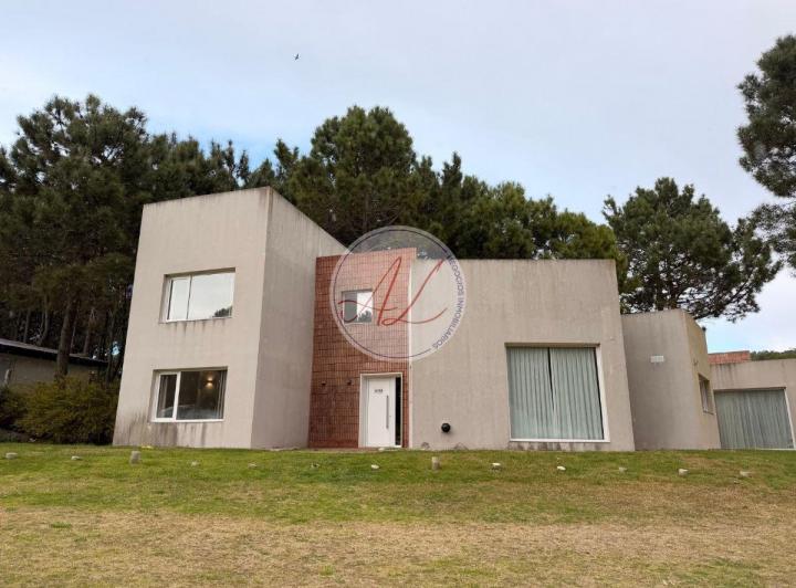 Casa · 250m² · 5 Ambientes