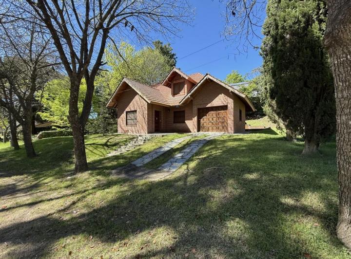 Casa · 110m² · 5 Ambientes · 1 Cochera
