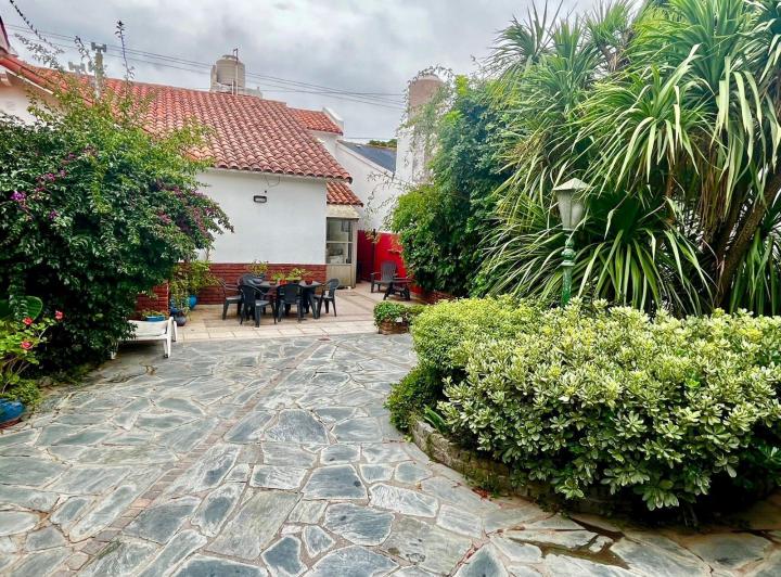 Casa · 230m² · 4 Ambientes · 1 Cochera