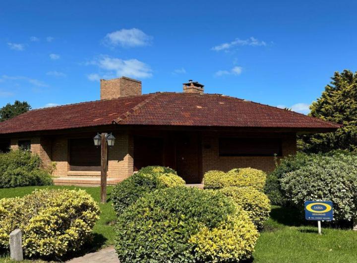 Casa · 250m² · 5 Ambientes