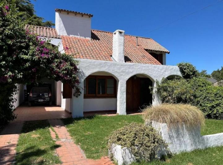 Casa · 236m² · 5 Ambientes · 2 Cocheras