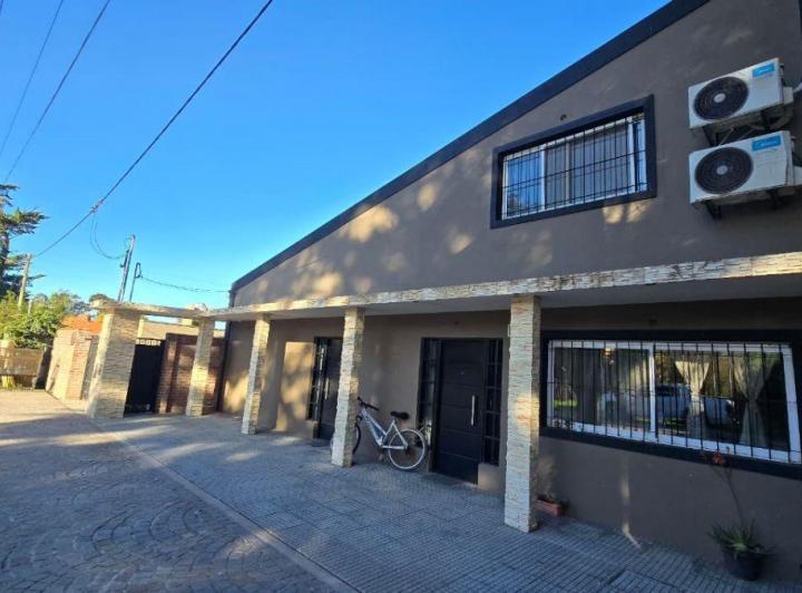 Casa · 400m² · 6 Ambientes · 3 Cocheras