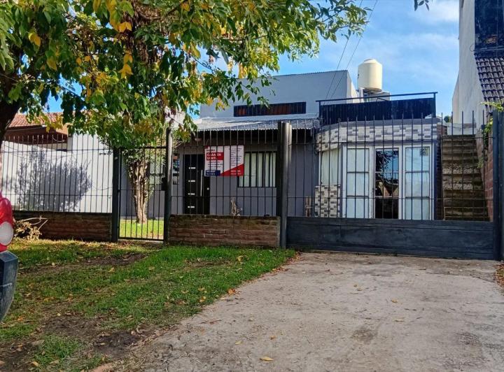 Casa · 160m² · 4 Ambientes · 1 Cochera