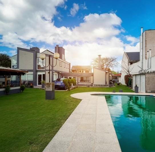 Casa · 430m² · 4 Ambientes · 1 Cochera