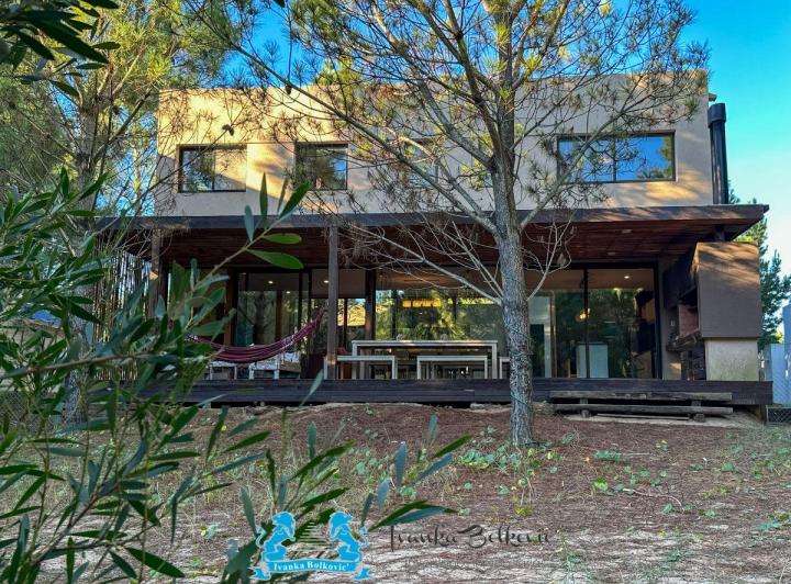 Casa · 267m² · 6 Ambientes · 1 Cochera