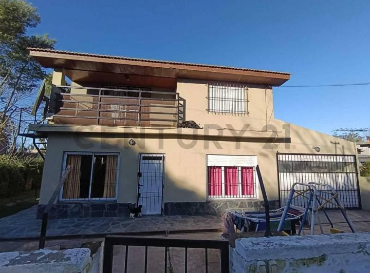 Casa · 205m² · 3 Ambientes · 3 Cocheras