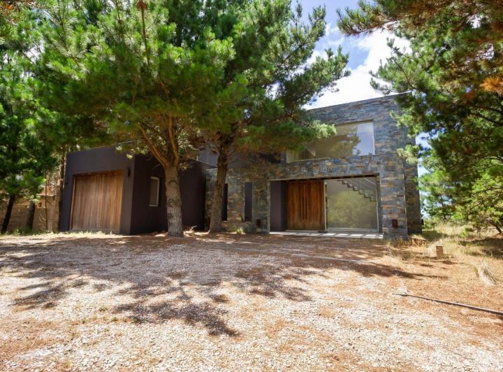 Casa · 180m² · 5 Ambientes · 1 Cochera