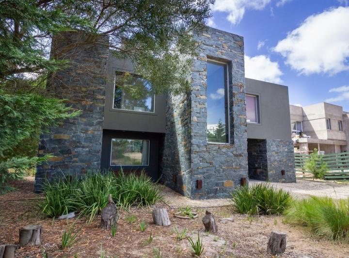 Casa · 180m² · 5 Ambientes · 1 Cochera
