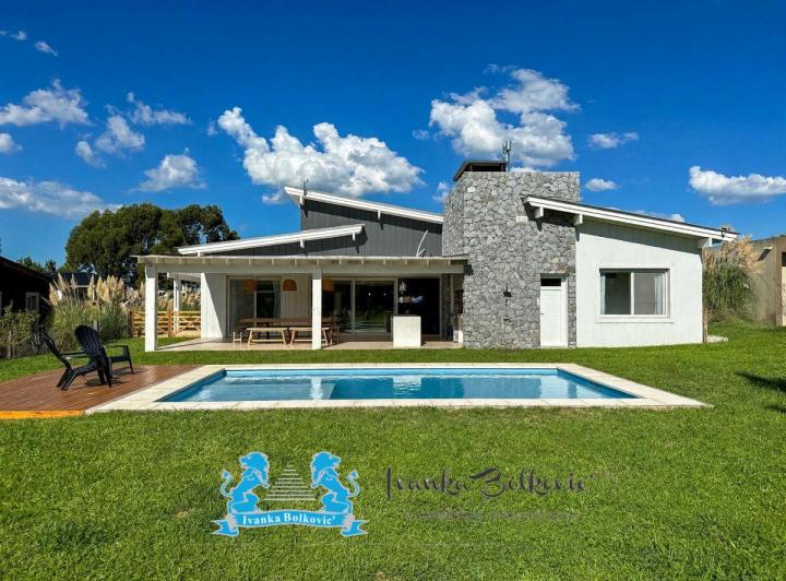 Casa · 187m² · 5 Ambientes · 1 Cochera