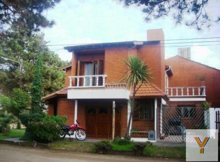 Casa · 180m² · 4 Ambientes · 1 Cochera