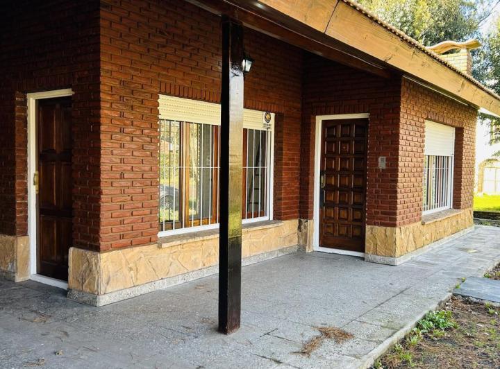 Casa · 450m² · 4 Ambientes · 2 Cocheras