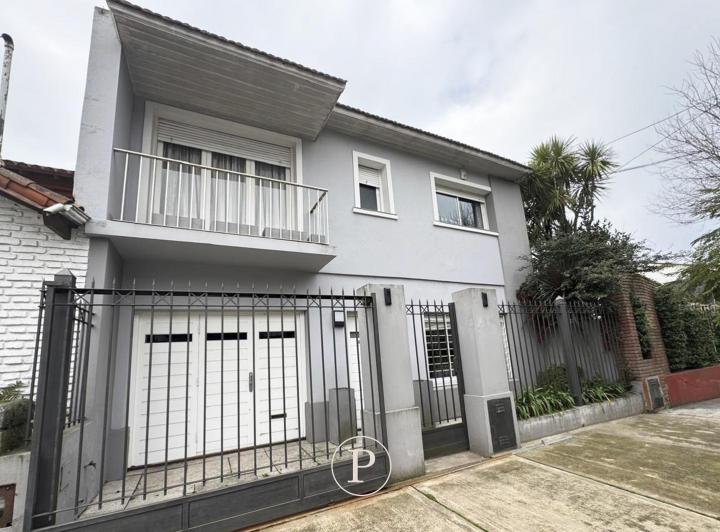 Casa · 150m² · 5 Ambientes · 2 Cocheras