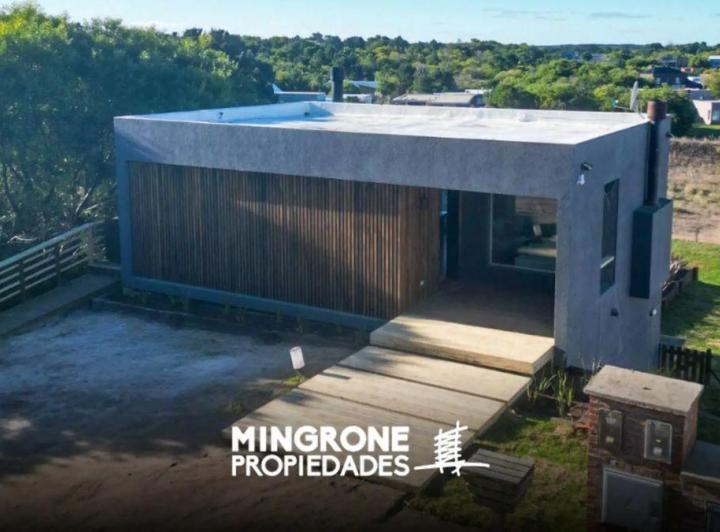 Casa · 210m² · 5 Ambientes · 1 Cochera