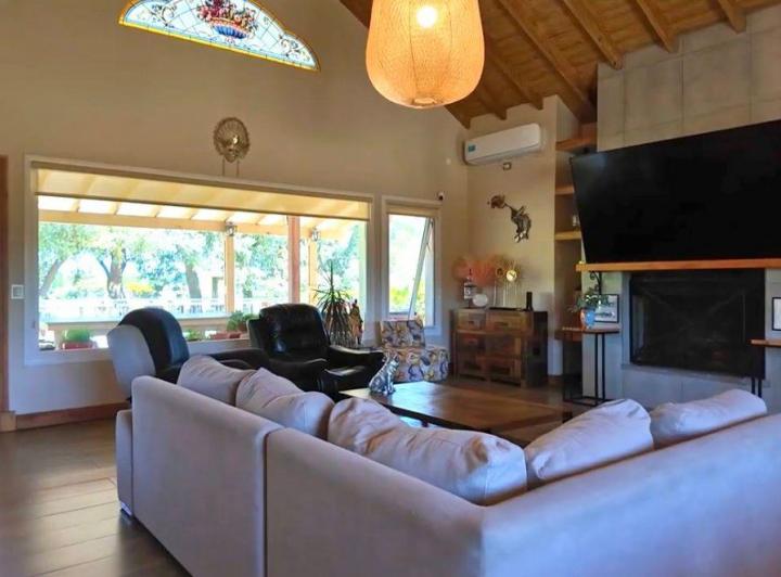 Casa · 210m² · 5 Ambientes · 1 Cochera