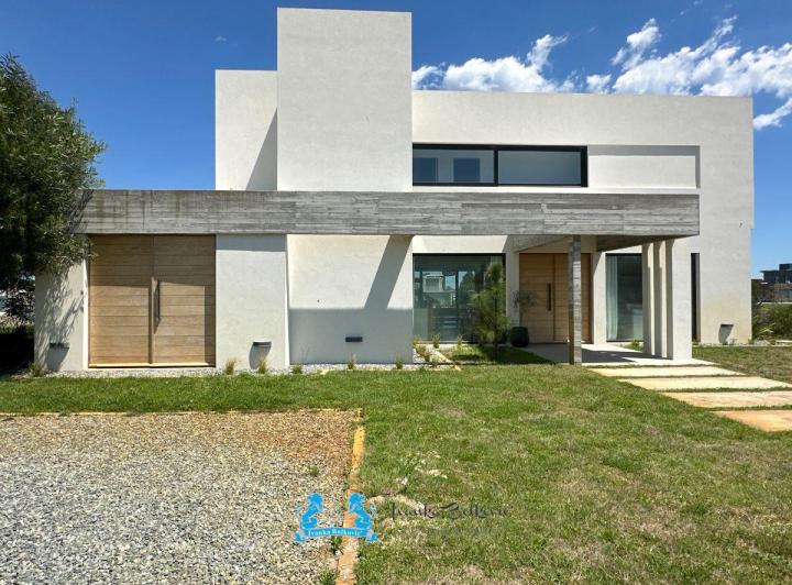 Casa · 198m² · 5 Ambientes · 1 Cochera