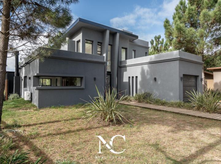 Casa · 200m² · 4 Ambientes · 1 Cochera