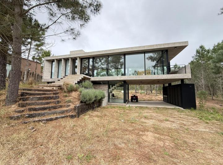 Casa · 150m² · 5 Ambientes · 2 Cocheras