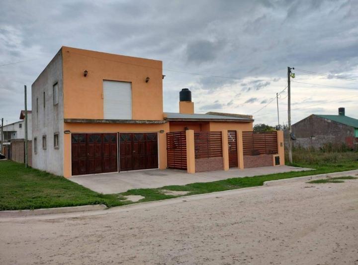 Casa · 172m² · 6 Ambientes · 2 Cocheras
