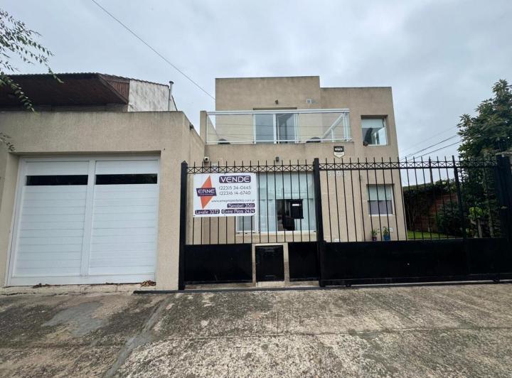 Casa · 120m² · 4 Ambientes · 2 Cocheras