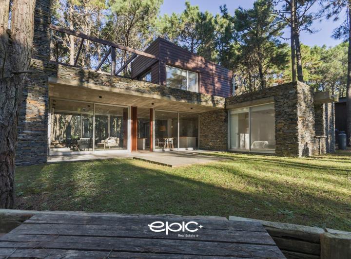 Casa · 168m² · 4 Ambientes · 1 Cochera