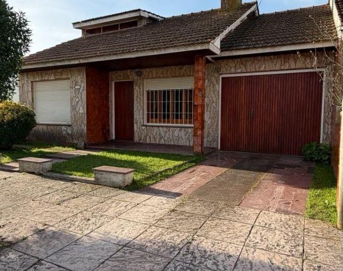 Casa · 80m² · 4 Ambientes · 1 Cochera