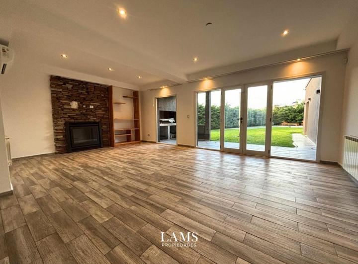 Casa · 180m² · 4 Ambientes · 1 Cochera