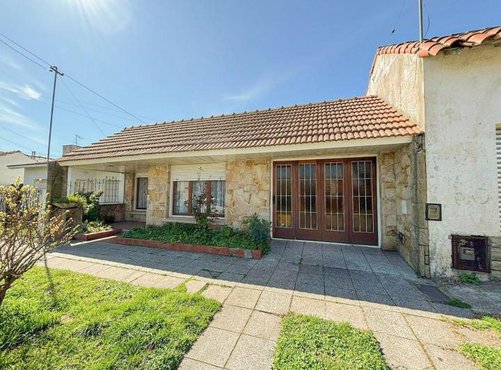 Casa · 5 Ambientes · 1 Cochera