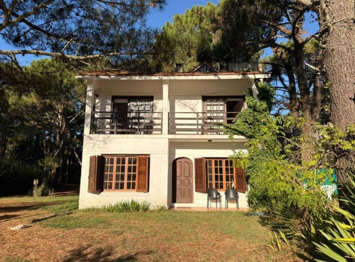 Casa · 140m² · 8 Ambientes