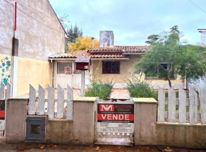 Casa · 250m² · 3 Ambientes · 2 Cocheras