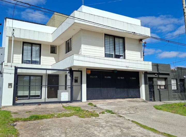Casa · 350m² · 5 Ambientes · 3 Cocheras