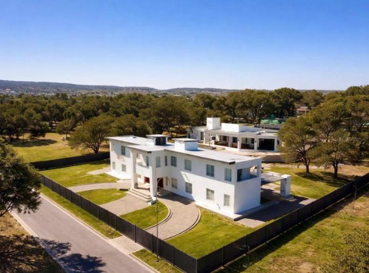 Casa · 647m² · 20 Ambientes · 5 Cocheras