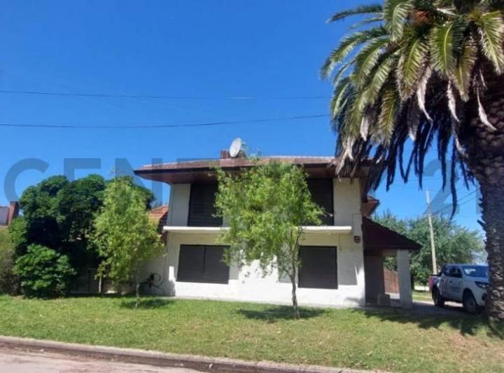 Casa · 204m² · 4 Ambientes · 2 Cocheras