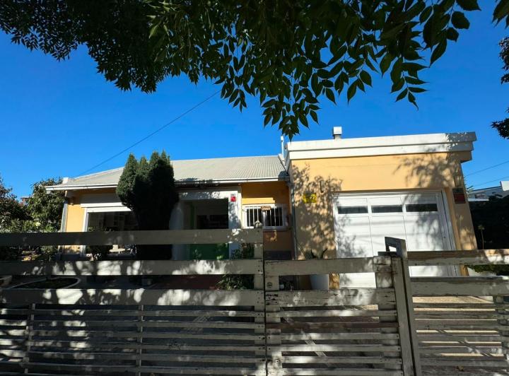 Casa · 130m² · 3 Ambientes · 1 Cochera