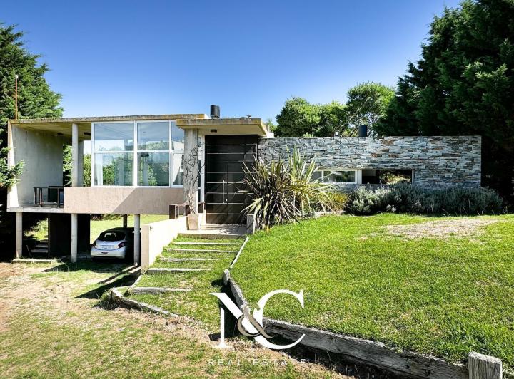 Casa · 160m² · 3 Ambientes · 2 Cocheras