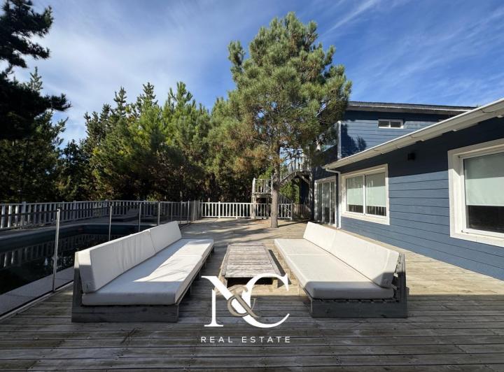 Casa · 285m² · 6 Ambientes · 1 Cochera