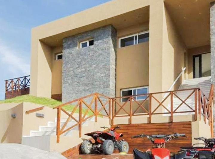 Casa · 300m² · 7 Ambientes · 2 Cocheras
