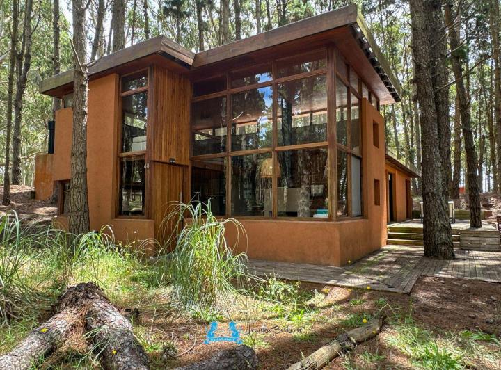 Casa · 180m² · 4 Ambientes · 1 Cochera