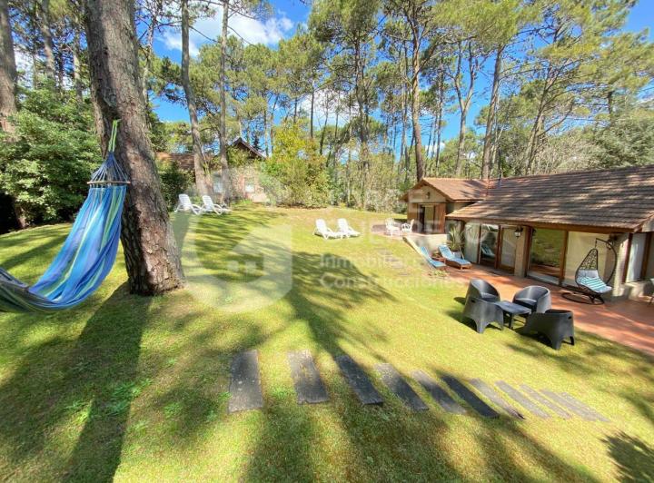 Casa · 180m² · 6 Ambientes · 2 Cocheras