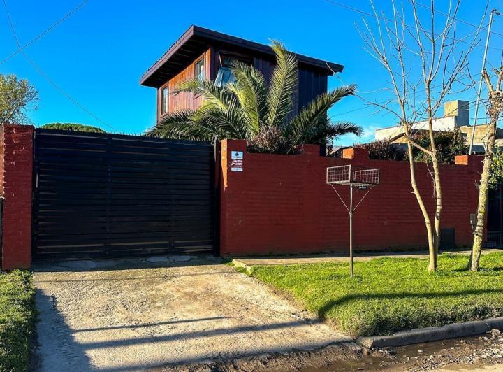 Casa · 300m² · 6 Ambientes · 1 Cochera