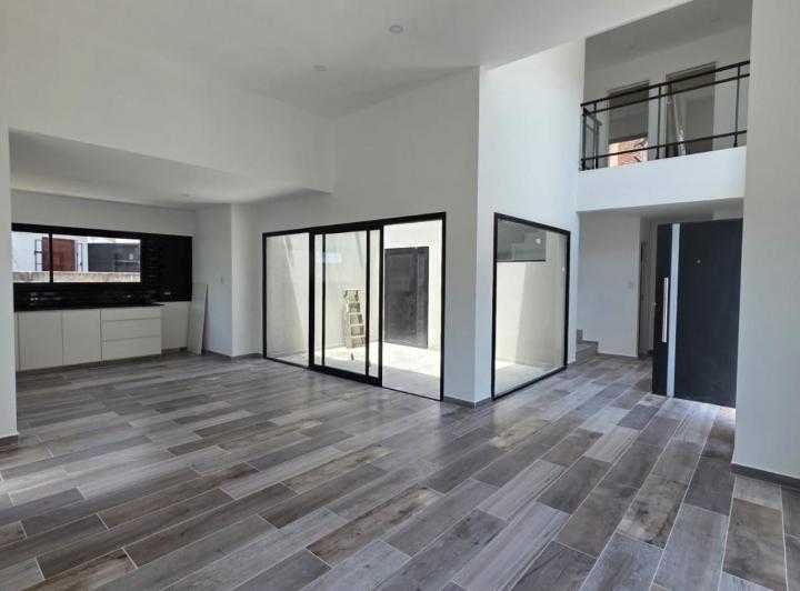 Casa · 100m² · 4 Ambientes · 2 Cocheras