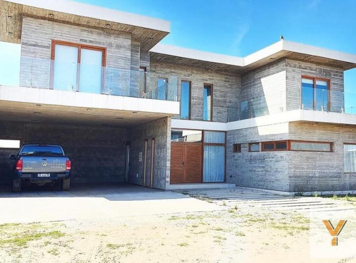 Casa · 368m² · 8 Ambientes