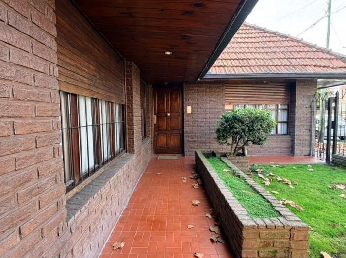 Casa · 181m² · 4 Ambientes · 1 Cochera