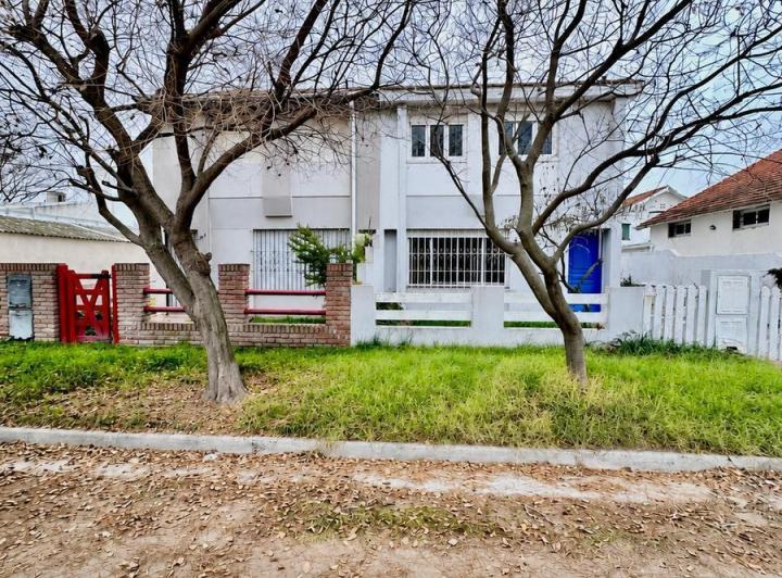 Casa · 100m² · 6 Ambientes · 1 Cochera